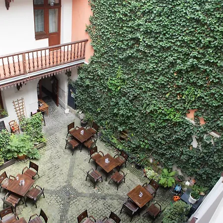 Hotel apartamentowy Gołębia 8