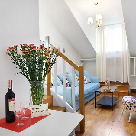 Gołębia 8 Hotel apartamentowy 4*