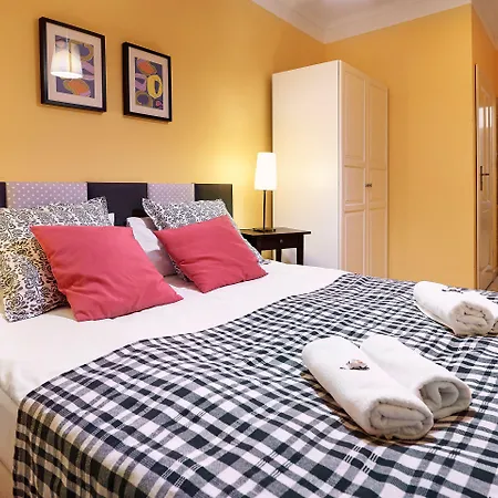 Gołębia 8 Hotel apartamentowy 4*