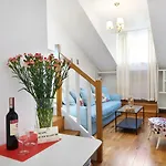 Golebia 8 Lejlighedshotel 4*