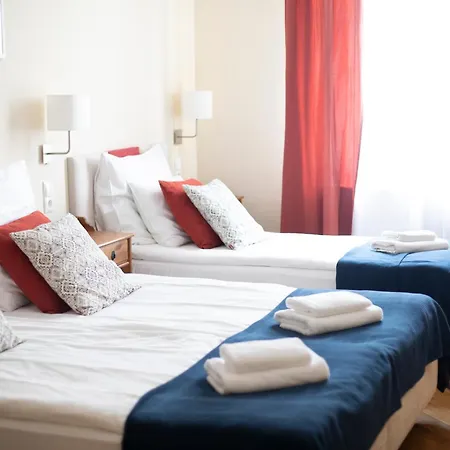 Golebia 8 Apartmanhotel 4*