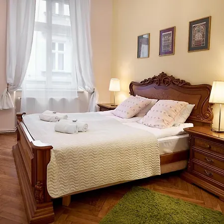 Gołębia 8 3*