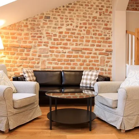 Golebia 8 Apartmanhotel 4*