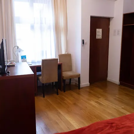 Apartahotel Gołębia 8 3*