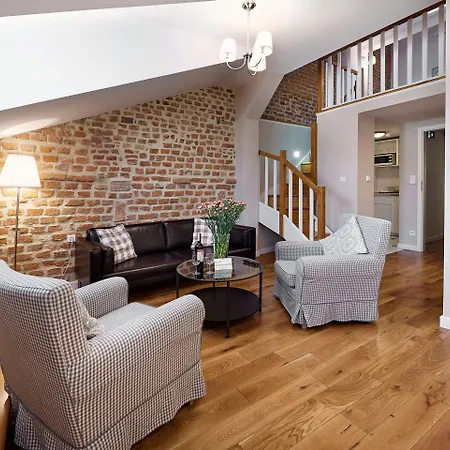 Golebia 8 Apartmanhotel 4*