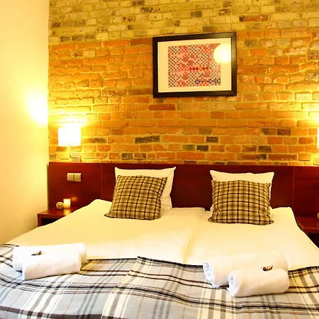 Golebia 8 Aparthotel 4*