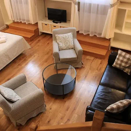 Golebia 8 Lejlighedshotel 4*