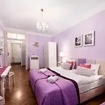 Hotel apartamentowy Gołębia 8 4*