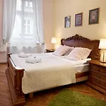 Gołębia 8